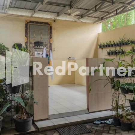 Vandhela Homestay Syariah Mitra Reddoorz 泗水 外观 照片