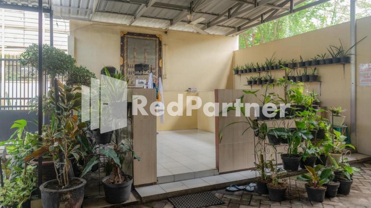 Vandhela Homestay Syariah Mitra Reddoorz 泗水 外观 照片